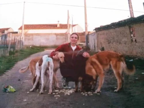 Amor por los perros. Vínculo profundo con los perros. Perros felices.